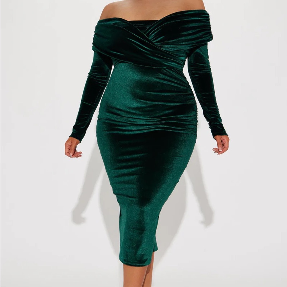 Off-Shoulder Velvet Dress in Emerald Green